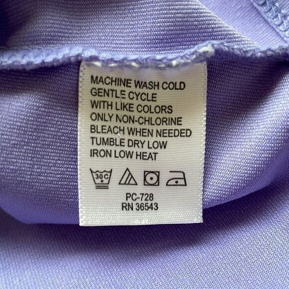 IZOD Sleeveless Activewear Top Size Medium - Picture 8 of 9